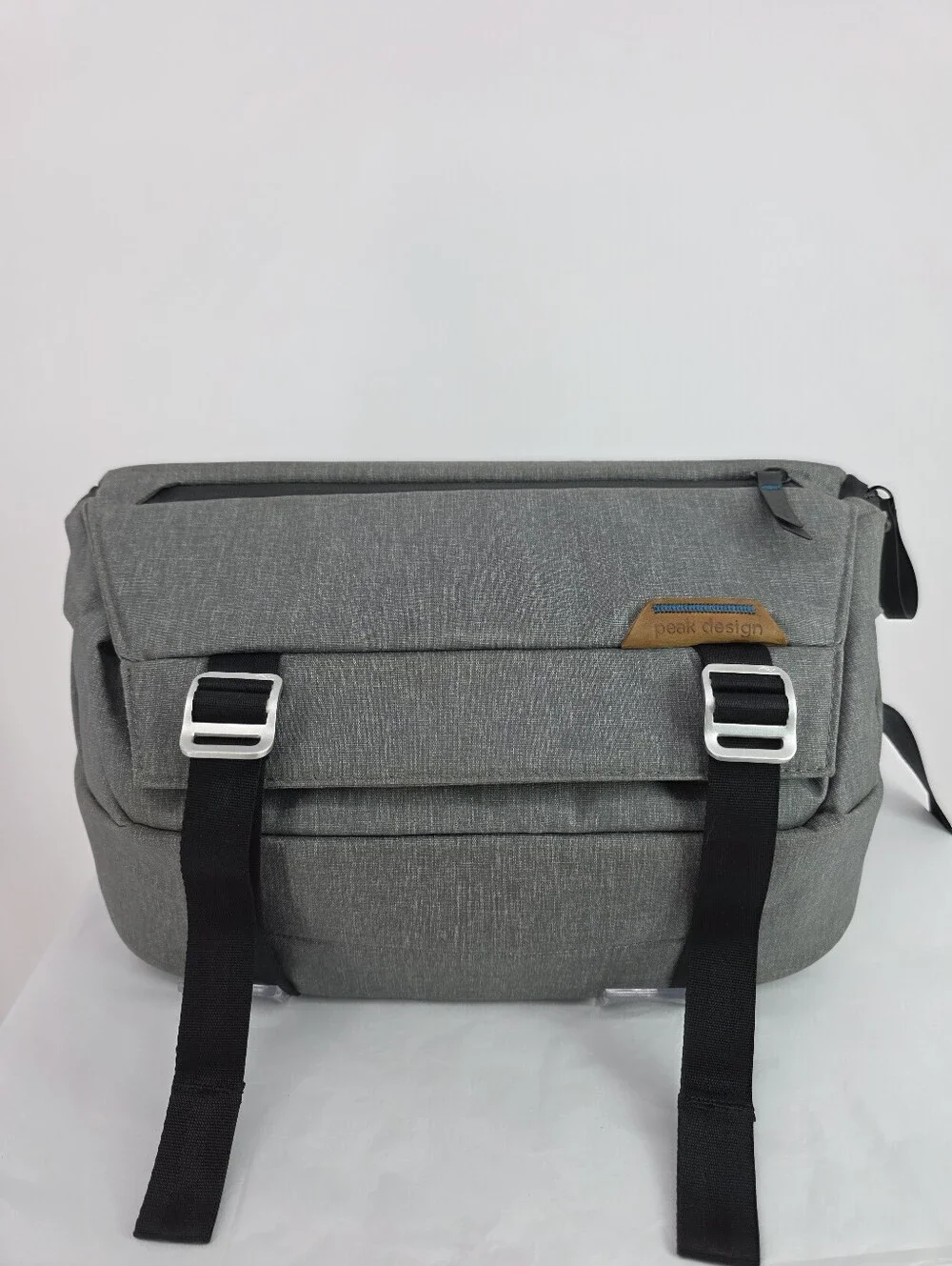 Peak Design Everyday Sling 10L V1 Ash Gray Camera Bag w/ Dividers